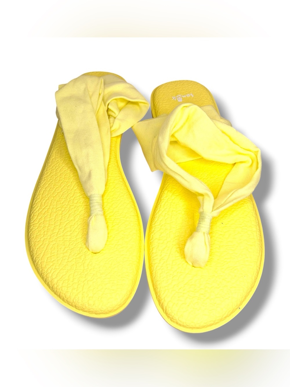 Size 9 Sanuk Yellow Nwot Sandals Soft Straps Comfy Beach Comfort Vacation